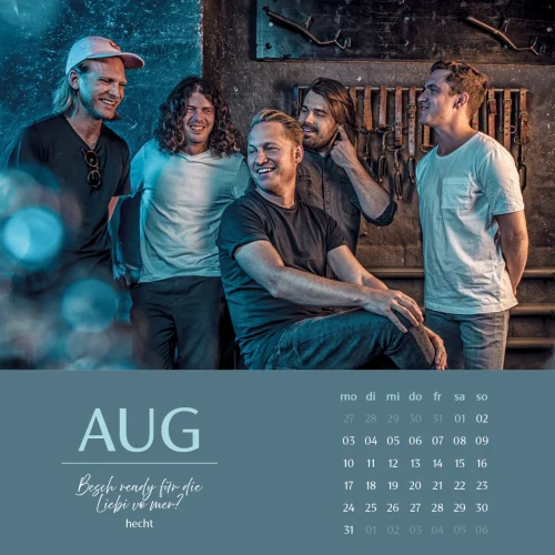 August Kalenderblatt. Bild der Band Hecht mit Kalendarium.